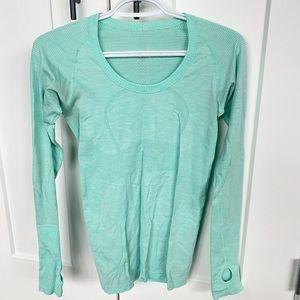 Lululemon swiftly tech long sleeve, size 4.
